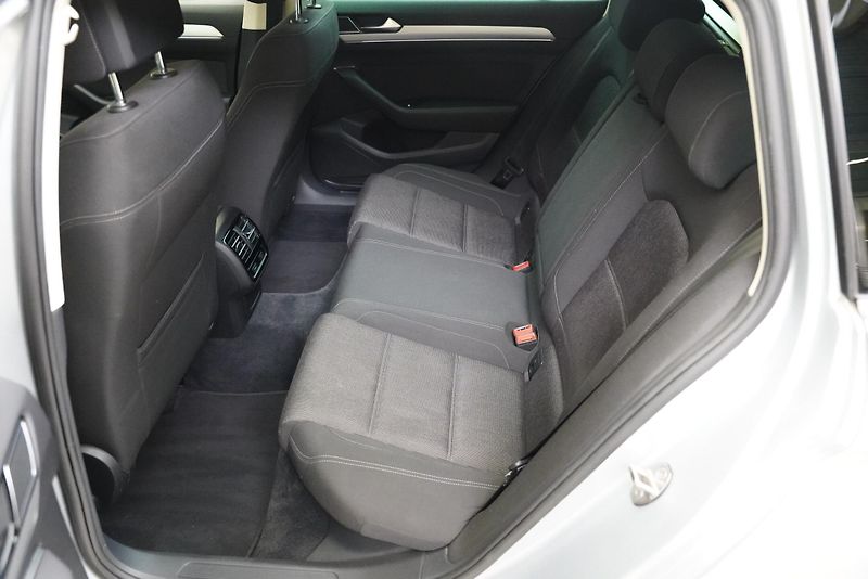 Volkswagen Passat - fotka 26 z 26