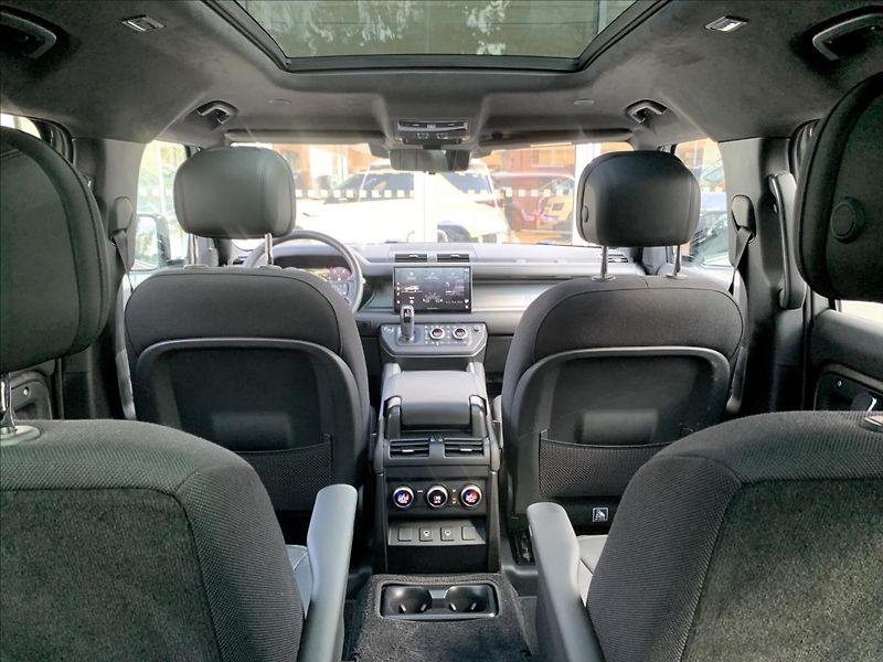Land Rover Defender (2026) 130 D350 X AWD / 7 MÍST* - fotka 57 z 59