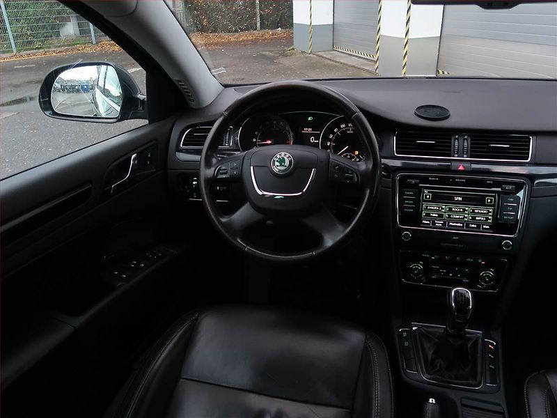 Škoda Superb (2012) Laurin&Klement 2.0 TDI, Xenony - fotka 7 z 21