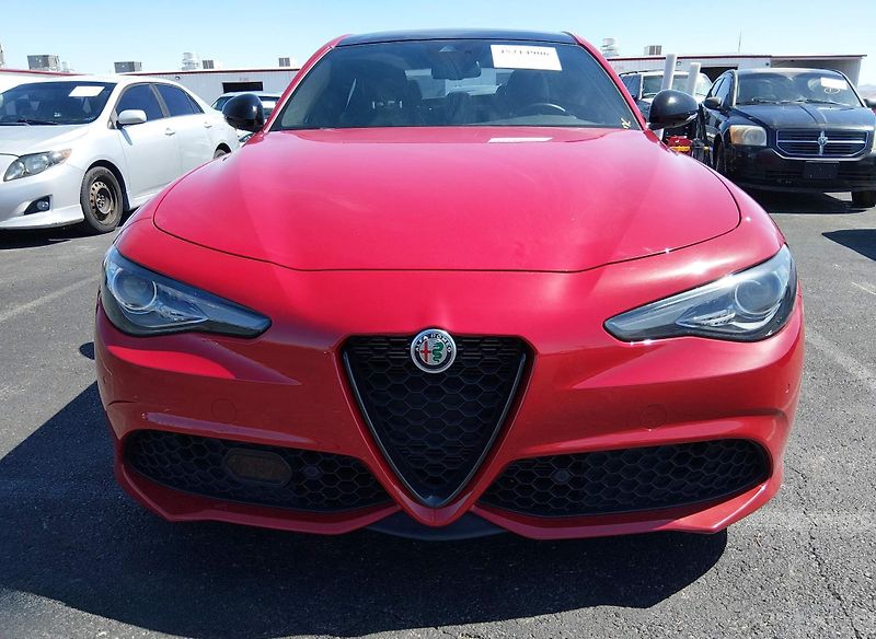 Alfa Romeo Giulia (2023) Auto na cestě - fotka 5 z 11