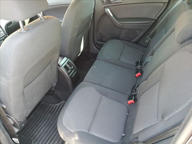 Škoda Yeti 1,2 TSI Ambiente - fotka 11 z 16
