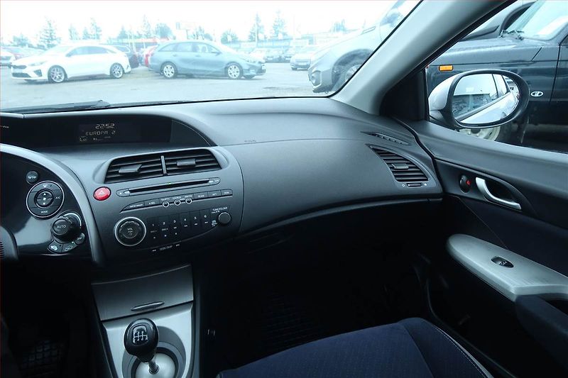 Honda Civic (2007) 1.4 i-DSI, po STK, CZ doklady - fotka 8 z 14