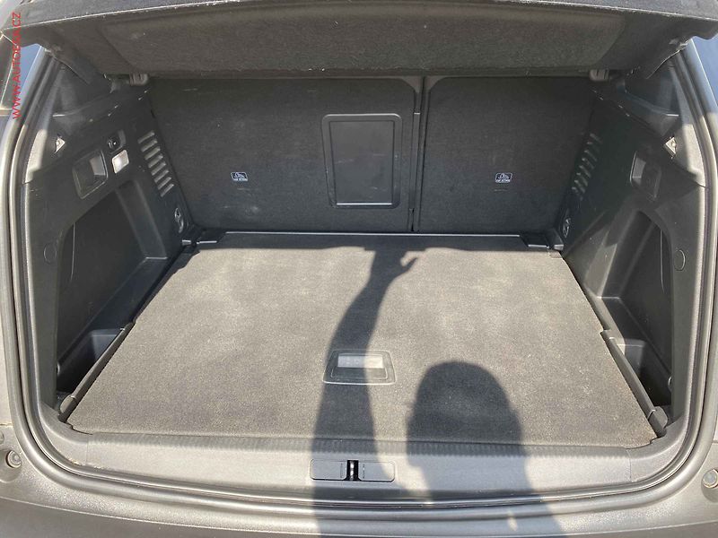 Peugeot 3008 (2018) 1.5 HDi, GT Line, LED, panor - fotka 7 z 18