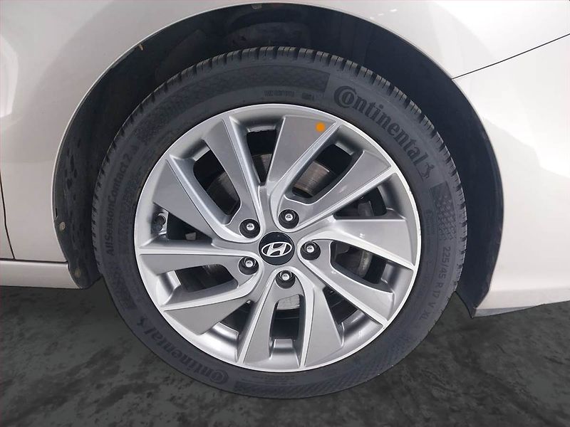 Hyundai i30 (2019) Style 1.4 T-GDI, Automat, Navi - fotka 15 z 19