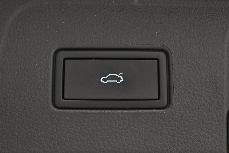 Volkswagen Passat 2,0 TDI 110kW DSG Business Zár - fotka 22 z 25