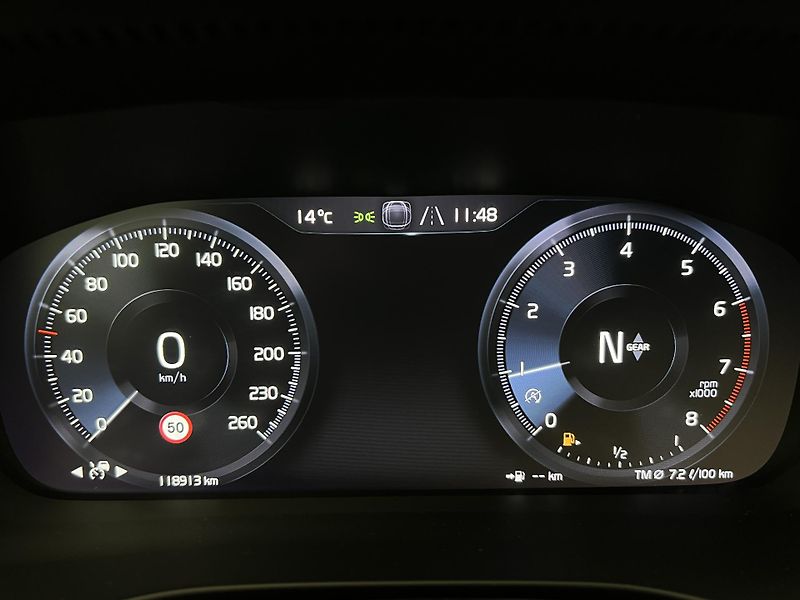 Volvo XC40 T3 R-DESIGN  - fotka 23 z 41