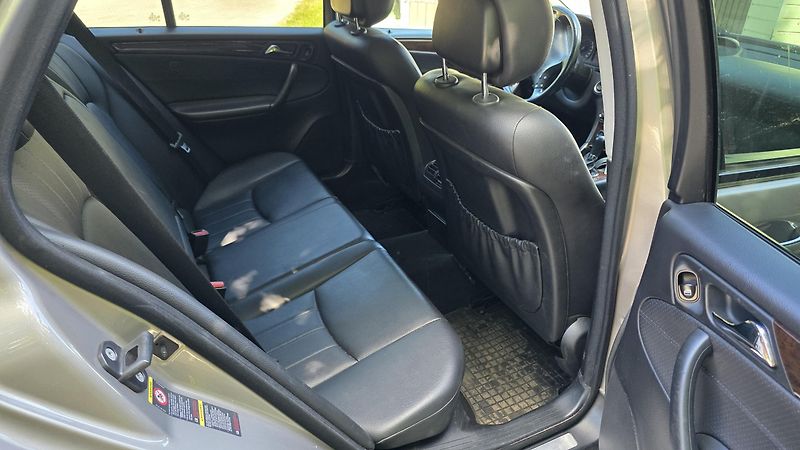 Mercedes-Benz Třídy C (2006) - fotka 16 z 19