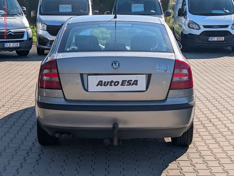 Škoda Octavia (2008) 2.0 TDi, ČR, Elegance, TZ - fotka 5 z 16