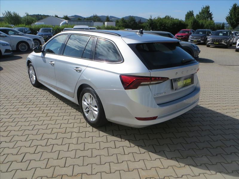 Škoda Octavia 2,0 TDI Ambition Combi ČR - fotka 5 z 24