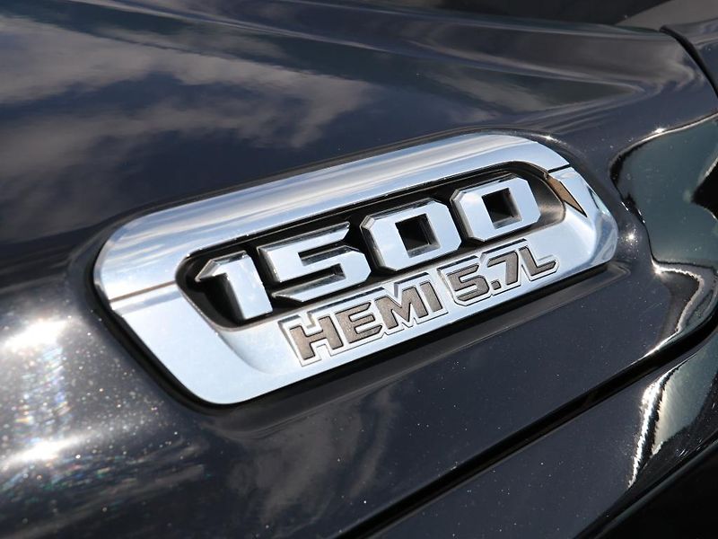 RAM 1500 (2024) Longhorn Sport 5.7 V8 Hemi  - fotka 11 z 39