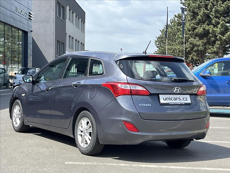 Hyundai i30 1,6 i  Trikolor Komfort - fotka 7 z 22