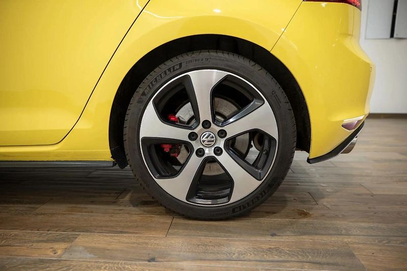 Volkswagen Golf GTI Performance 2.0 169 kW - fotka 33 z 36