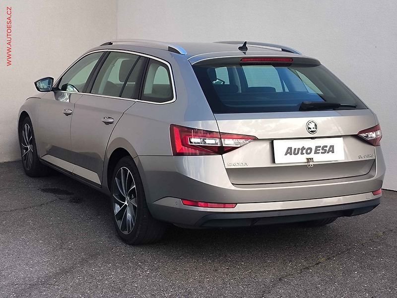Škoda Superb (2017) 1.8 TSi, ČR, Style, DSG - fotka 6 z 17