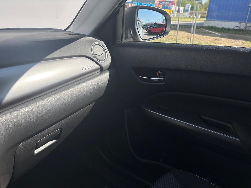 Suzuki Vitara 1,4 BoosterJet Premium AllGrip - fotka 21 z 25