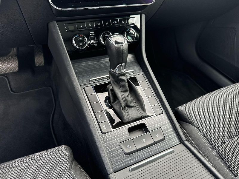 Škoda Superb (2023) Combi 2.0 TDI DSG Style - fotka 25 z 35