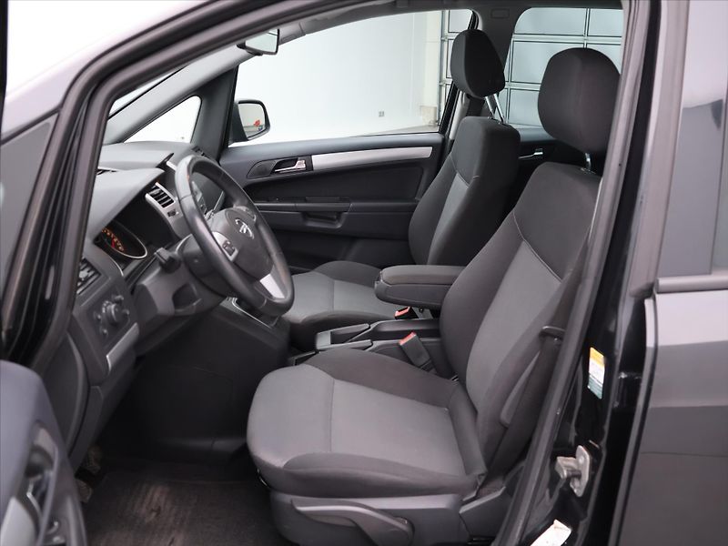 Opel Zafira 1,6 i 85kW Family STK 04/2028 - fotka 10 z 23