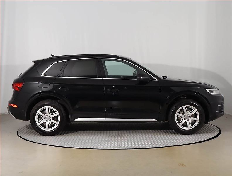 Audi Q5 (2018) 2.0 TDI - fotka 6 z 28