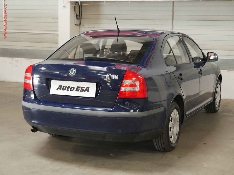 Škoda Octavia (2011) 1.6 16V, 2.maj,ČR, Klima - fotka 6 z 15