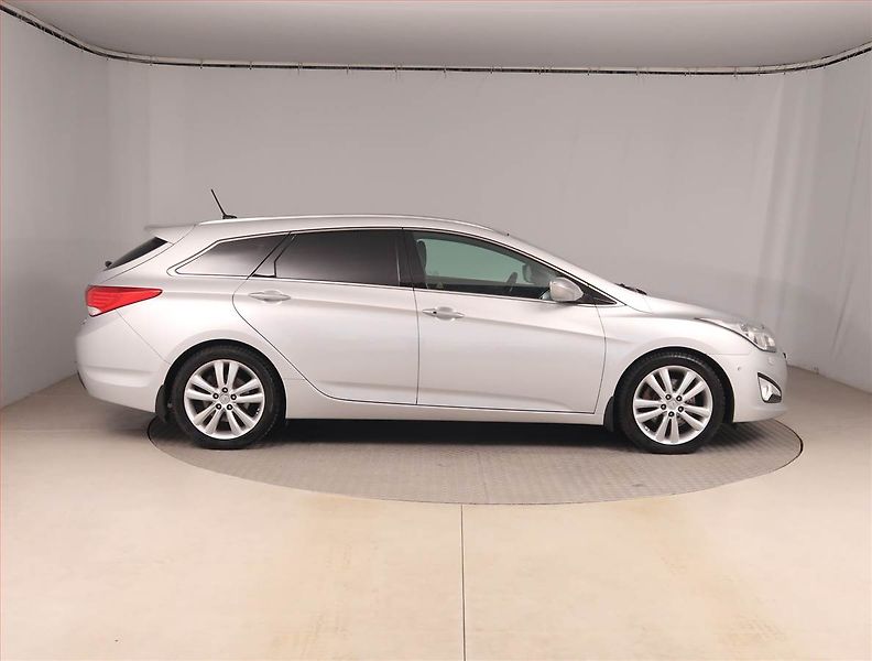 Hyundai i40 (2013) 1.7 CRDi, Navi, Xenony - fotka 6 z 17