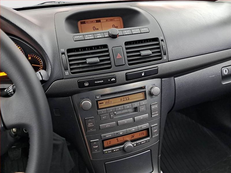 Toyota Avensis (2003) 1.8 VVT-i, po STK, servisované - fotka 12 z 18