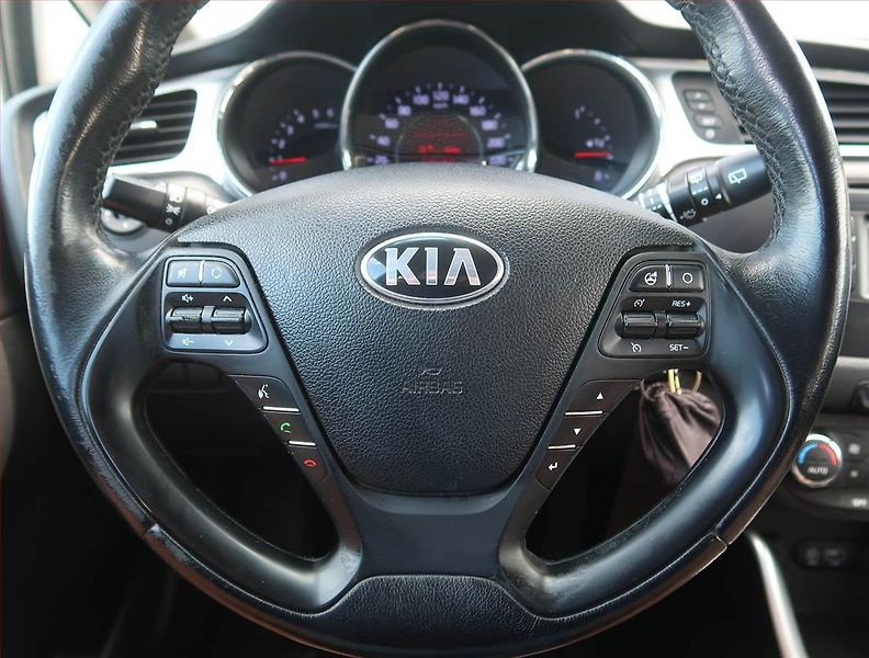 Kia Ceed (2018) 1.6 CRDi, Serv.kniha, Tempomat - fotka 16 z 17