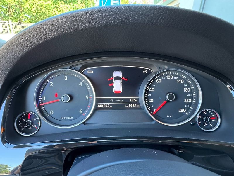 Volkswagen Touareg (2012) 3.0 TDi R-LINE 4motion - fotka 17 z 49
