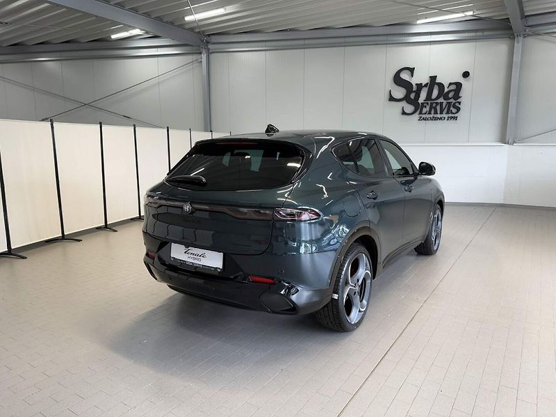 Alfa Romeo Tonale (2026) Veloce 1.5 Turbo Ibrida 175 TC - fotka 4 z 24