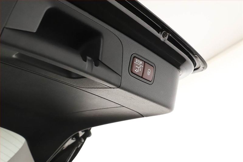 Mercedes-Benz GLC (2017) Avantgarde 250 d 4MATIC - fotka 23 z 23