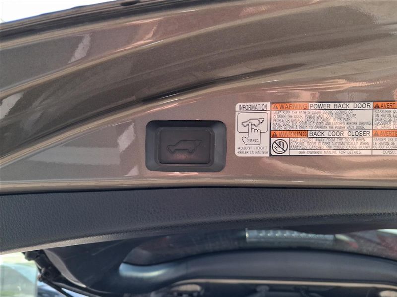 Toyota RAV4 2,2 Active AT 4x4 - fotka 11 z 17