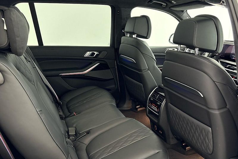 BMW X7 xDrive40d - fotka 14 z 28