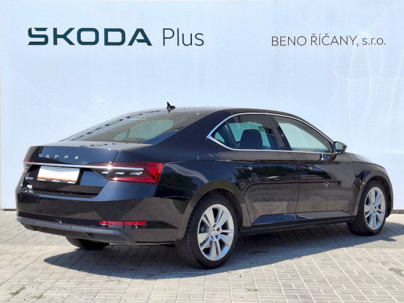 Škoda Superb (2022) Style Plus Top 2,0TDi 110kW - fotka 2 z 35