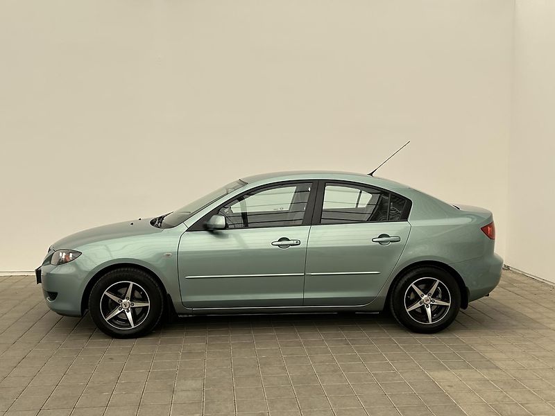 Mazda 3 1.6 i . - fotka 2 z 22