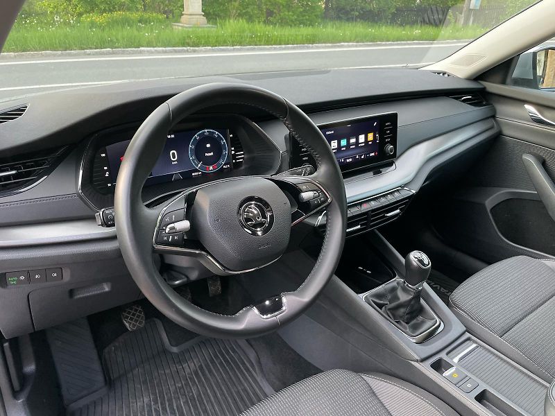 Škoda Octavia 1.5TSi 1.MAJ ČR NEBOUR. ZÁRUKA - fotka 10 z 20