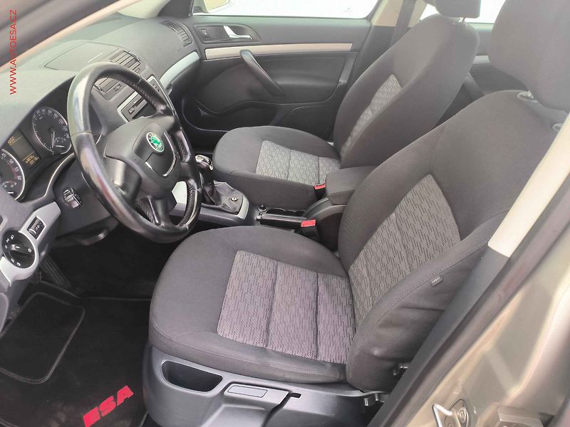 Škoda Octavia (2013) 1.6 TDI, ČR, servis.kniha, AC - fotka 9 z 16
