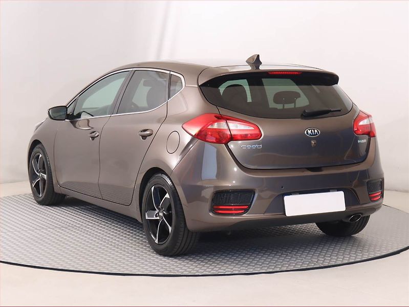 Kia Ceed (2018) 1.6 GDI, Serv.kniha, Navi - fotka 4 z 18