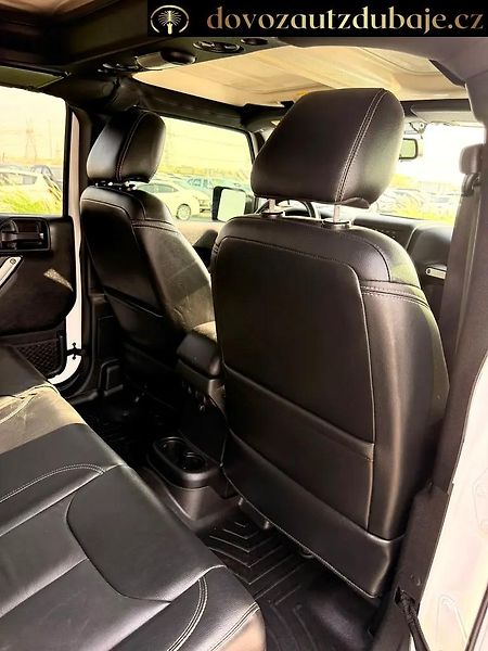 Jeep Wrangler (2018) Jeep Wrangler Rubicon 4x4 - fotka 14 z 17