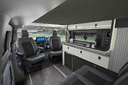 Campervan Swift Monza má i oficiální licenci Fordu. Vznikl z dodávky Transit. Kompaktní rozměry jsou stále vhodné pro rodinu.