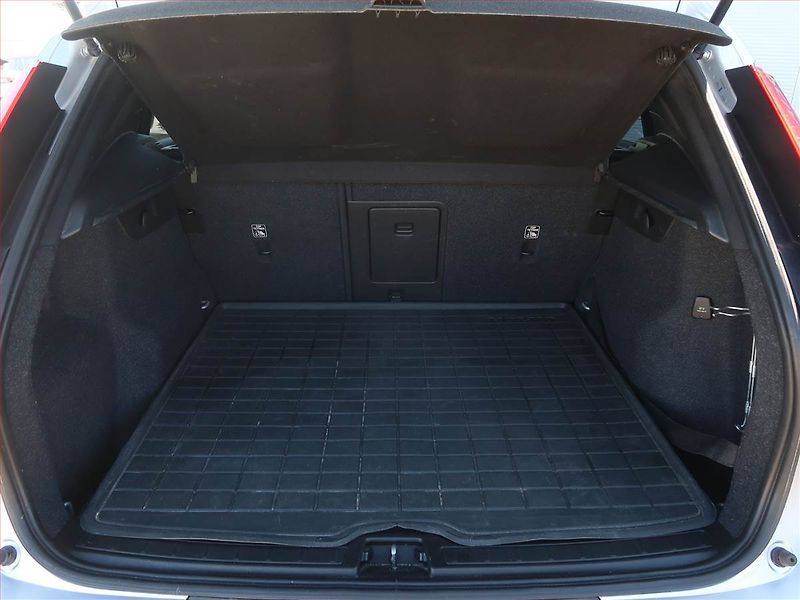 Volvo XC40 (2018) D3, Kůže, Navi, Tempomat - fotka 14 z 19
