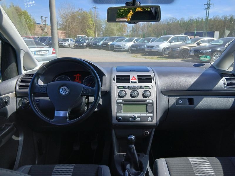 Volkswagen Touran 1.9 TDI, United, 6 rychl. - fotka 24 z 34