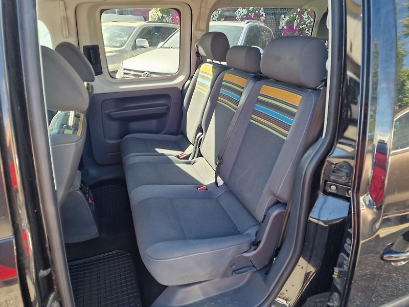Volkswagen Caddy MAXI 1,6TDI 7MÍST JAKO-O - fotka 8 z 22
