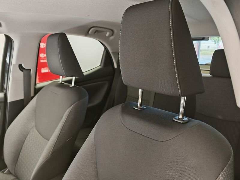 Toyota Yaris 1.5 Hybrid  Comfort Tech Style - fotka 20 z 39
