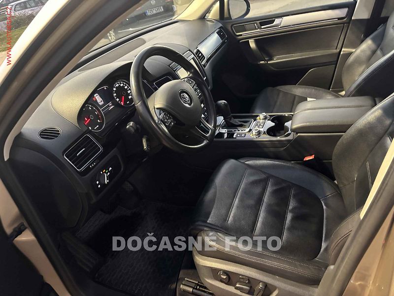 Volkswagen Touareg (2017) 3.0 TDi 4x4, servis.kniha, AT - fotka 3 z 3