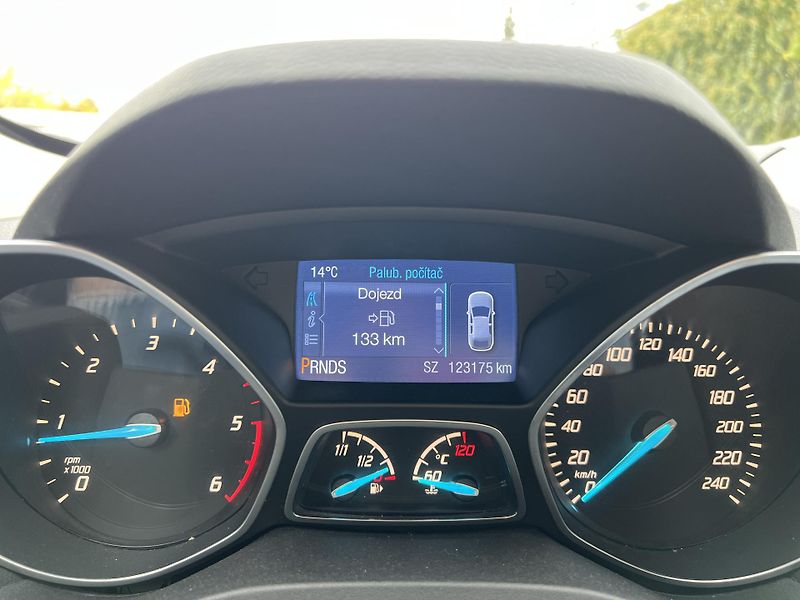 Ford Kuga 2.0TDCi 4x4 AUTOMAT TITANIUM  - fotka 16 z 44