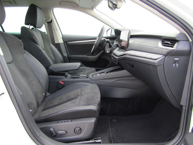 Škoda Octavia IV FL Combi Top Selection 2.0 - fotka 21 z 30