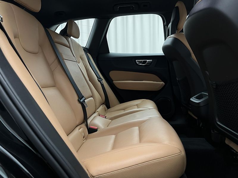 Volvo XC60 D4 AWD INSCRIPTION AUT CZ - fotka 19 z 42