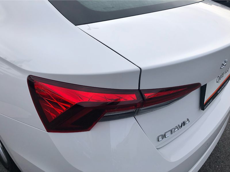 Škoda Octavia 2.0 TDI Ambition - fotka 26 z 28