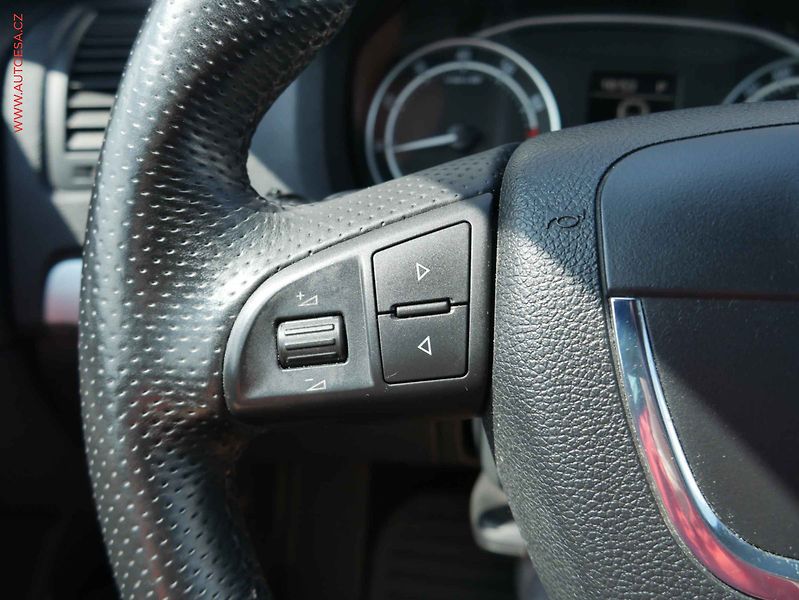 Škoda Octavia (2009) 2.0 TFSi, DSG, xenon - fotka 13 z 15