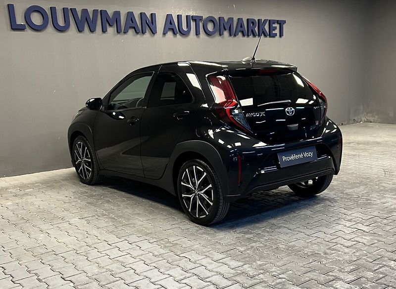 Toyota Aygo 1,5 Hybrid AT GR Sport - fotka 15 z 16