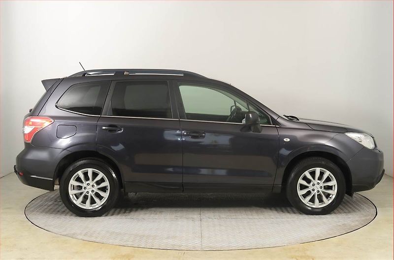Subaru Forester (2015) 2.0 d, 4X4, Serv.kniha, Navi - fotka 6 z 17