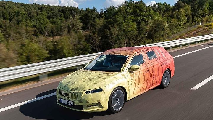 Škoda Octavia Combi IV se zatím skrývá pod kamufláží